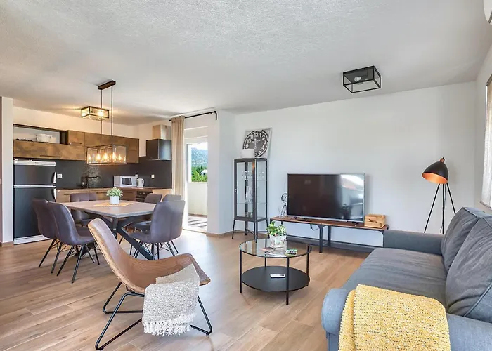 Jimmy Holiday home *